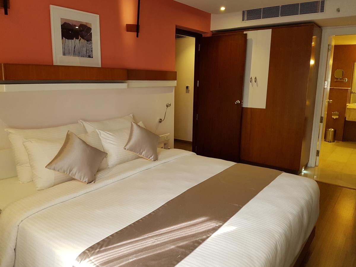The Blooms Cochin Hotel Kochi Eksteriør billede