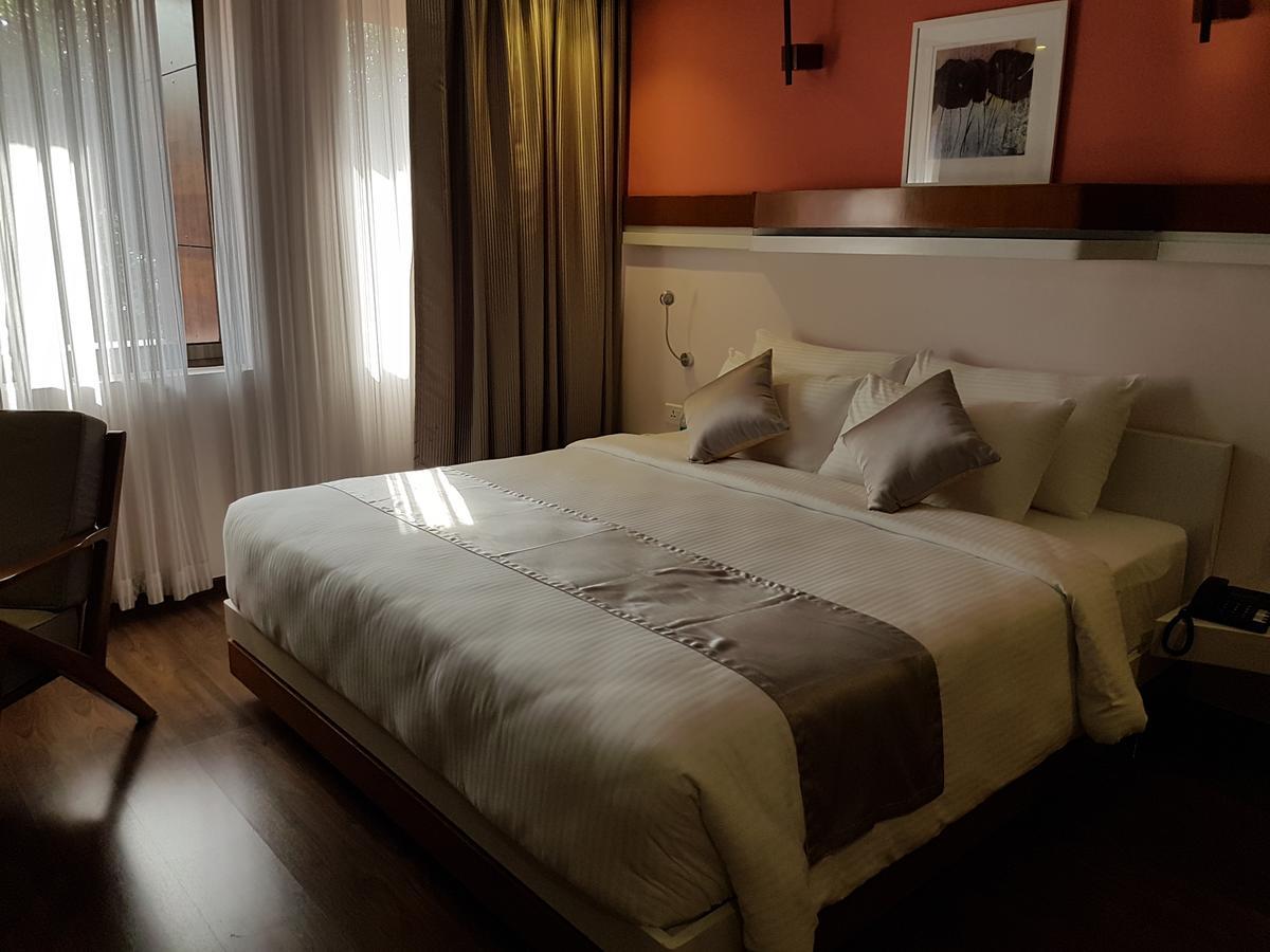 The Blooms Cochin Hotel Kochi Eksteriør billede