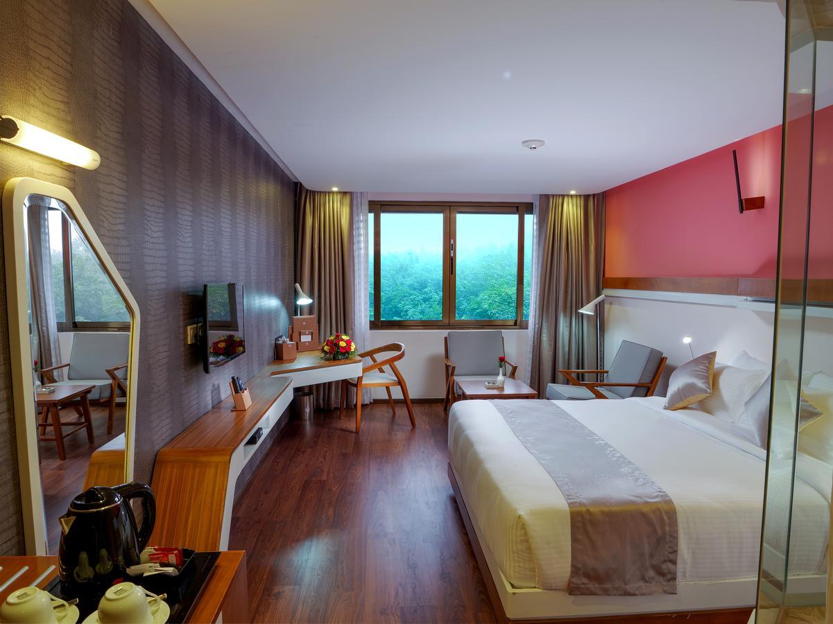 The Blooms Cochin Hotel Kochi Eksteriør billede