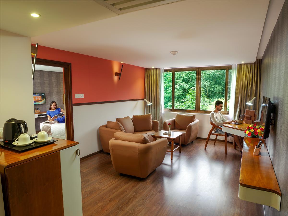 The Blooms Cochin Hotel Kochi Eksteriør billede